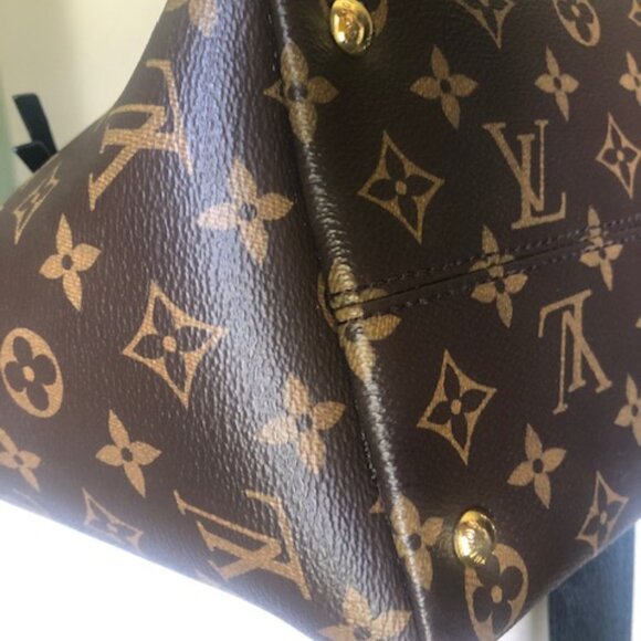 Louis Vuitton Discontinued Monogram Tournelle MM in Noir - Rare - Picture 8 of 12